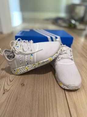 adidas White Kids Sneakers with Yellow Floral Midsole